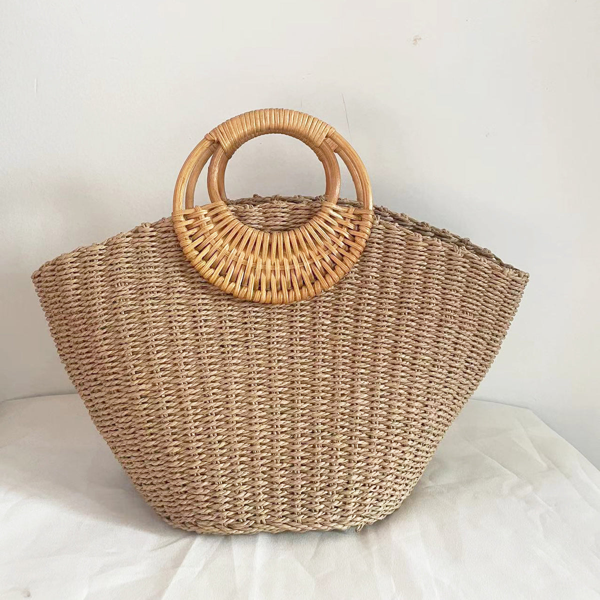 Handmade Ring Wood Handle Straw Bag